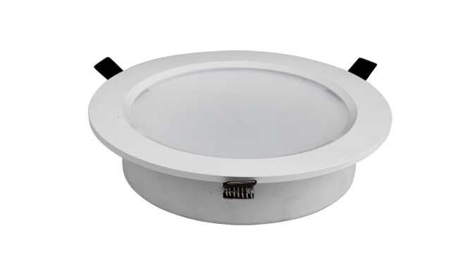 華輝照明LED筒燈驅動為恒流隔離外置驅動，便于安裝維護，與光源板實現完美匹配。