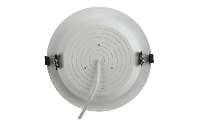 華輝照明專業(yè)LED筒燈廠家，標(biāo)準(zhǔn)的流程與質(zhì)檢程序確保COB筒燈質(zhì)量穩(wěn)定如一。