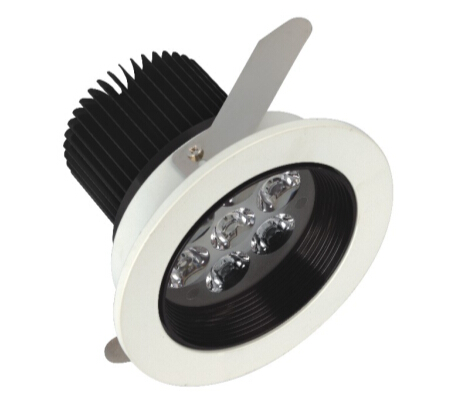 華輝照明LED筒燈驅(qū)動(dòng)為恒流隔離外置驅(qū)動(dòng)，便于安裝維護(hù)，與光源板實(shí)現(xiàn)完美匹配。