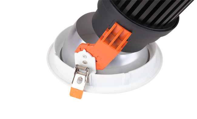 廣東筒燈，led筒燈，筒燈廠家，COB筒燈知名品牌華輝照明，公司產(chǎn)品通過3C、CE、UL、VDE等國內(nèi)外權(quán)威認(rèn)證。