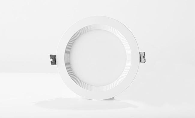 智能筒燈 華輝照明成立于1987年,是一家專業生產LED辦公吊線燈,led面板燈,面板燈廠家,直發光面板燈,側發光面板燈的大型企業。