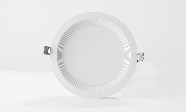 智能筒燈 華輝照明成立于1987年,是一家專業(yè)生產(chǎn)LED辦公吊線燈,led面板燈,面板燈廠家,直發(fā)光面板燈,側(cè)發(fā)光面板燈的大型企業(yè)。