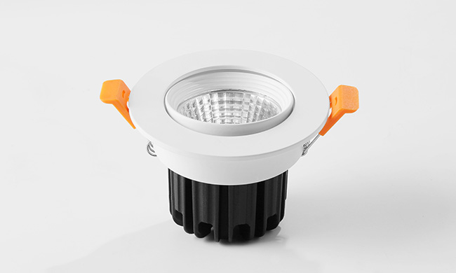 9W雙色嵌燈 華輝照明成立于1987年,是一家專(zhuān)業(yè)生產(chǎn)LED辦公吊線燈,led面板燈,面板燈廠家,直發(fā)光面板燈,側(cè)發(fā)光面板燈的大型企業(yè)。