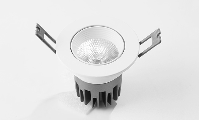 華輝照明成立于1987年，是一家專業生產LED辦公吊線燈,led面板燈,面板燈廠家,直發光面板燈，側發光面板燈的大型企業。