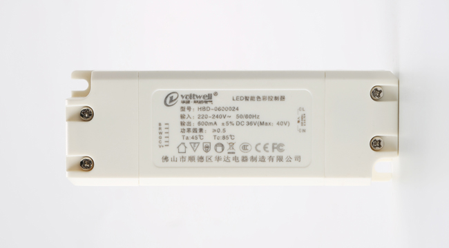 華輝照明LED辦公吊線燈,led面板燈,直發光面板燈，側發光面板燈,面板燈廠家擁有專業生產團隊，從面板燈零配件到電源都自己生產，保證每個環節的品質。